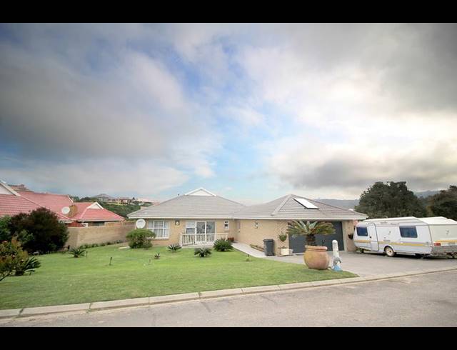 4 BEDROOM HOUSE FOR SALE IN DOLPHIN CREEK GOLF ESTATE